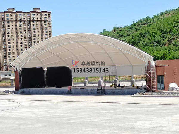 舞臺(tái)建筑采用膜結(jié)構(gòu)的原因？