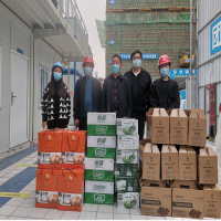 我公司領(lǐng)導(dǎo)深入施工一線(xiàn)慰問(wèn)徐州市病毒檢測(cè)中心項(xiàng)目建設(shè)者